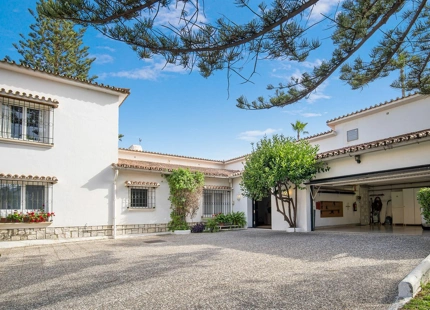 Villa en venta en Estepona