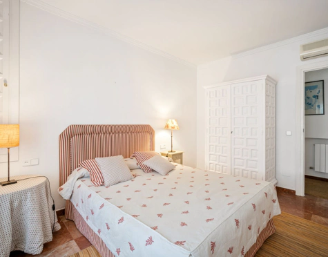 Villa for sale in Estepona