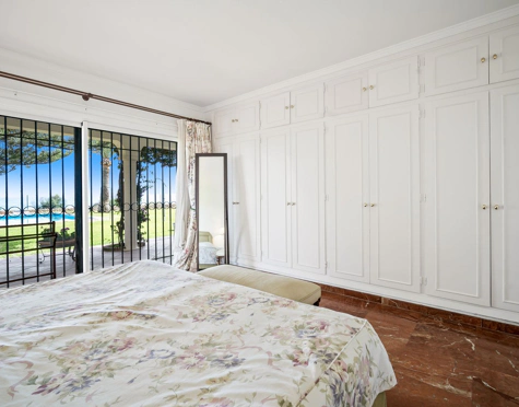 Villa for sale in Estepona