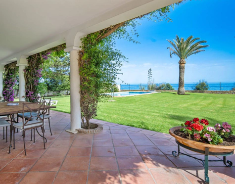 Villa for sale in Estepona
