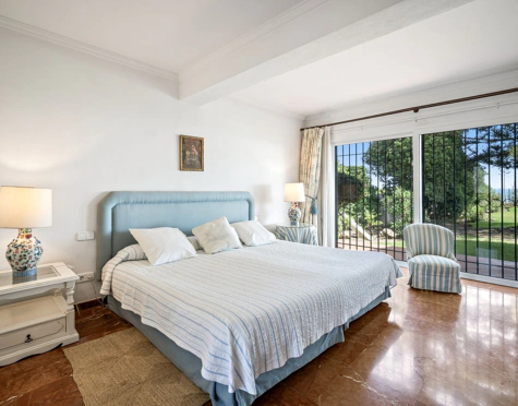 Villa for sale in Estepona