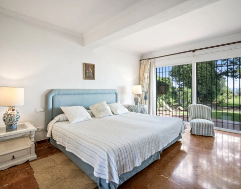 Villa for sale in Estepona