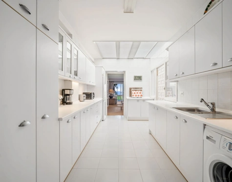 Villa for sale in Estepona