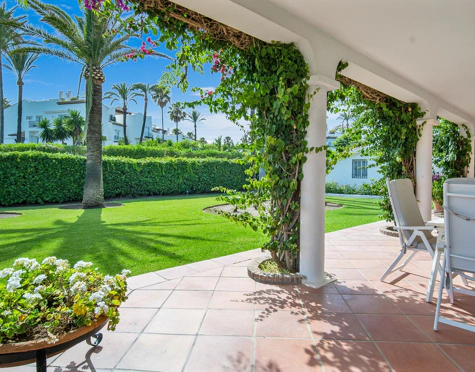 Villa for sale in Estepona