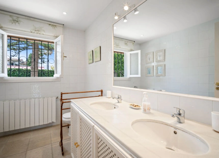 Villa en venta en Estepona