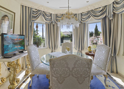 Villa for sale in El Paraiso, Estepona East