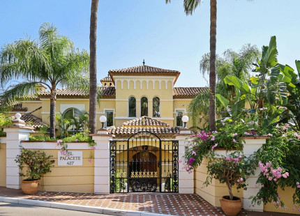 Villa for sale in El Paraiso, Estepona East