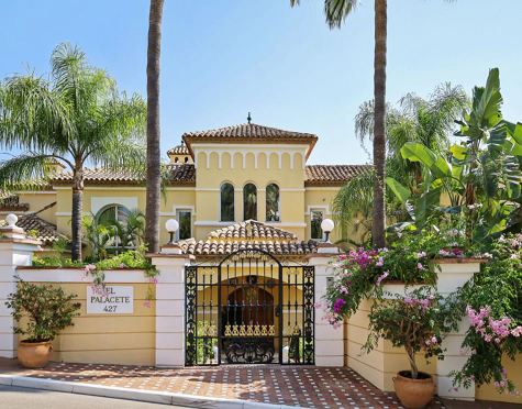 Villa for sale in El Paraiso, Estepona East