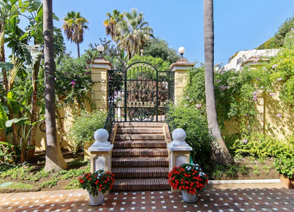 Villa for sale in El Paraiso, Estepona East