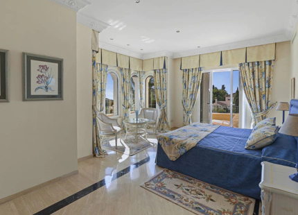 Villa for sale in El Paraiso, Estepona East