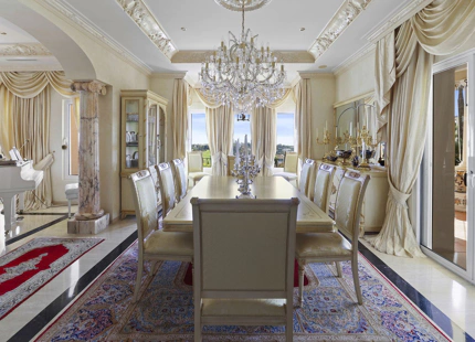Villa for sale in El Paraiso, Estepona East