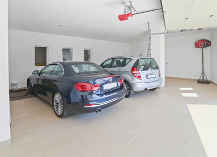Villa for sale in El Paraiso, Estepona East