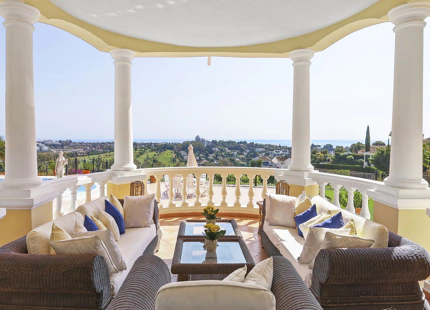 Villa for sale in El Paraiso, Estepona East