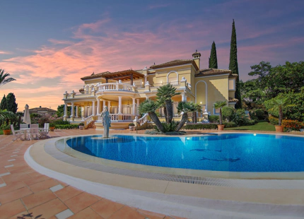 Villa for sale in El Paraiso, Estepona East