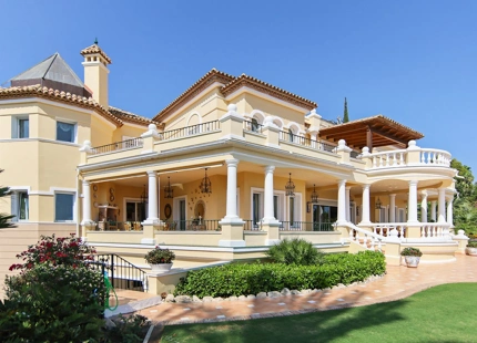 Villa for sale in El Paraiso, Estepona East