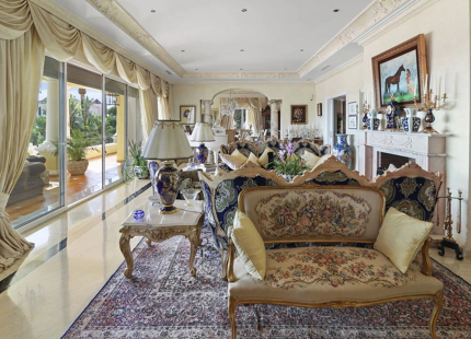 Villa for sale in El Paraiso, Estepona East