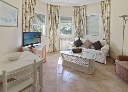 Villa for sale in El Paraiso, Estepona East