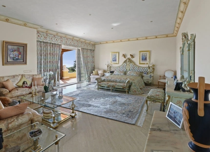 Villa for sale in El Paraiso, Estepona East