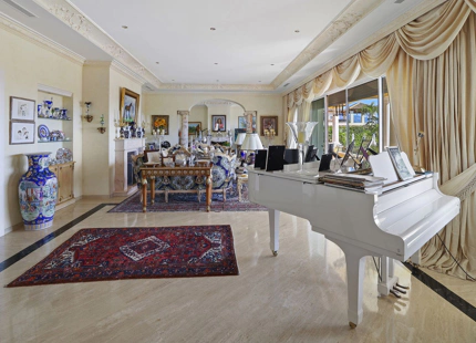 Villa for sale in El Paraiso, Estepona East