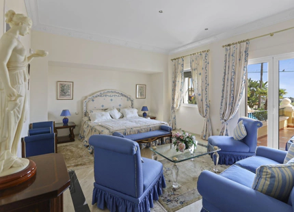 Villa for sale in El Paraiso, Estepona East