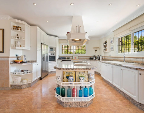 Villa en venta en Benahavis