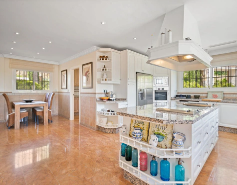 Villa en venta en Benahavis