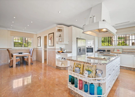 Villa en venta en Benahavis