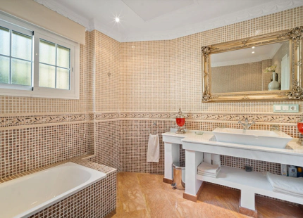 Villa en venta en Benahavis