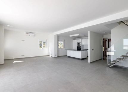ÁTICO LUMINOSO CON VISTAS AL MAR EN VENTA EN LA BAHÍA DE ESTEPONA