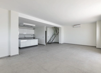 ÁTICO LUMINOSO CON VISTAS AL MAR EN VENTA EN LA BAHÍA DE ESTEPONA
