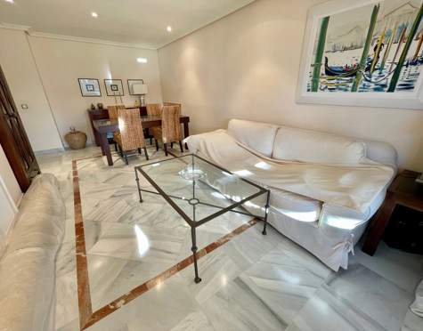 Apartamento en venta en Nueva Andalucia, Marbella