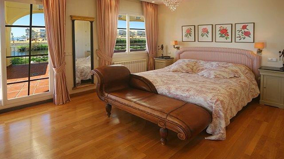 Villa for sale in Marbella - Puerto Banus
