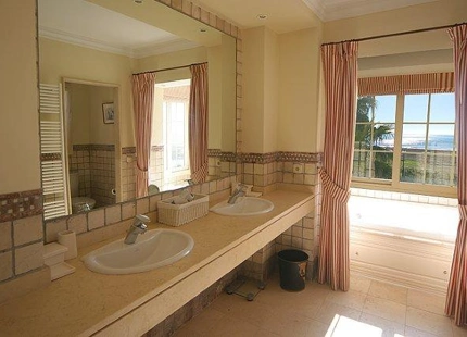 Villa for sale in Marbella - Puerto Banus