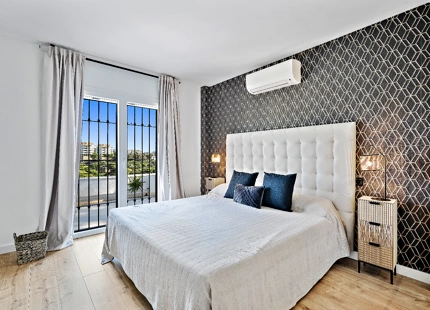 FRONT LINE GOLF VILLA FOR SALE IN MARBELLA EAST