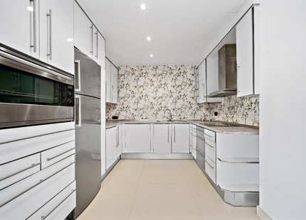 FRONT LINE GOLF VILLA FOR SALE IN MARBELLA EAST