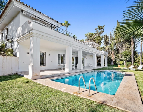 Villa for sale in Torre Real, Marbella Este