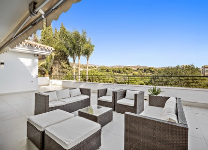 FRONT LINE GOLF VILLA FOR SALE IN MARBELLA EAST