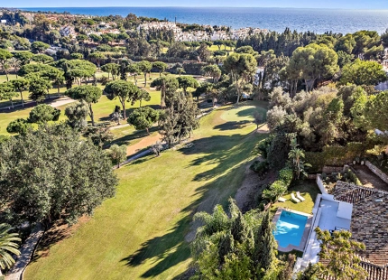 FRONT LINE GOLF VILLA FOR SALE IN MARBELLA EAST