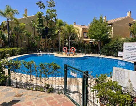 Adosado en venta en Nueva Andalucia, Marbella