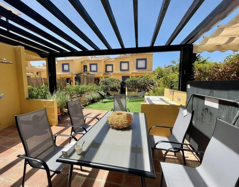 Adosado en venta en Nueva Andalucia, Marbella