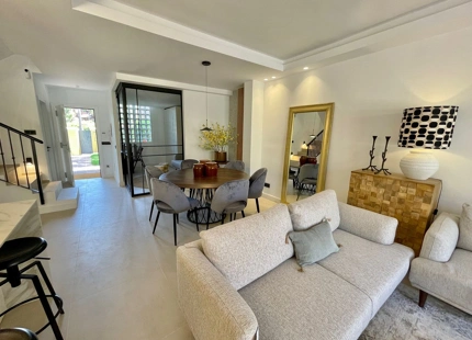 Adosado en venta en Nueva Andalucia, Marbella