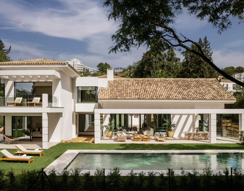 Villa en venta en El Paraiso, Estepona East