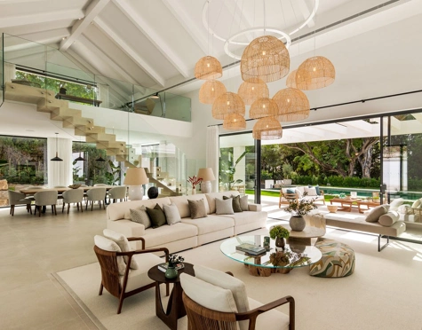 Villa en venta en El Paraiso, Estepona East