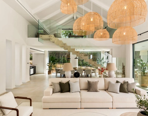 Villa en venta en El Paraiso, Estepona East