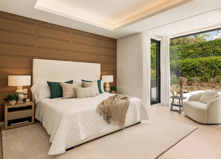 Villa en venta en El Paraiso, Estepona Este
