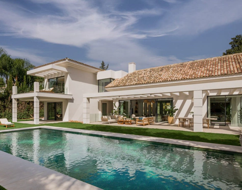 Villa en venta en El Paraiso, Estepona Este