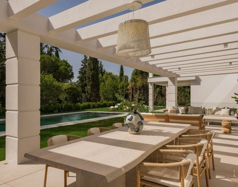 Villa en venta en El Paraiso, Estepona East