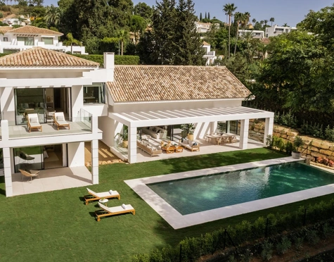 Villa en venta en El Paraiso, Estepona East