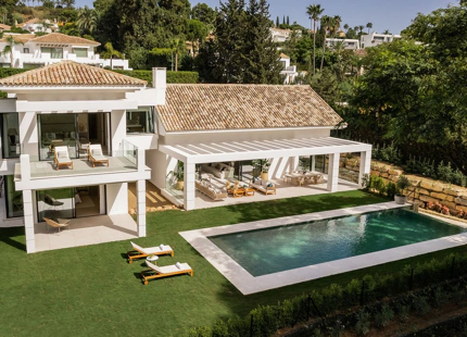 Villa en venta en El Paraiso, Estepona Este
