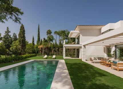Villa en venta en El Paraiso, Estepona Este